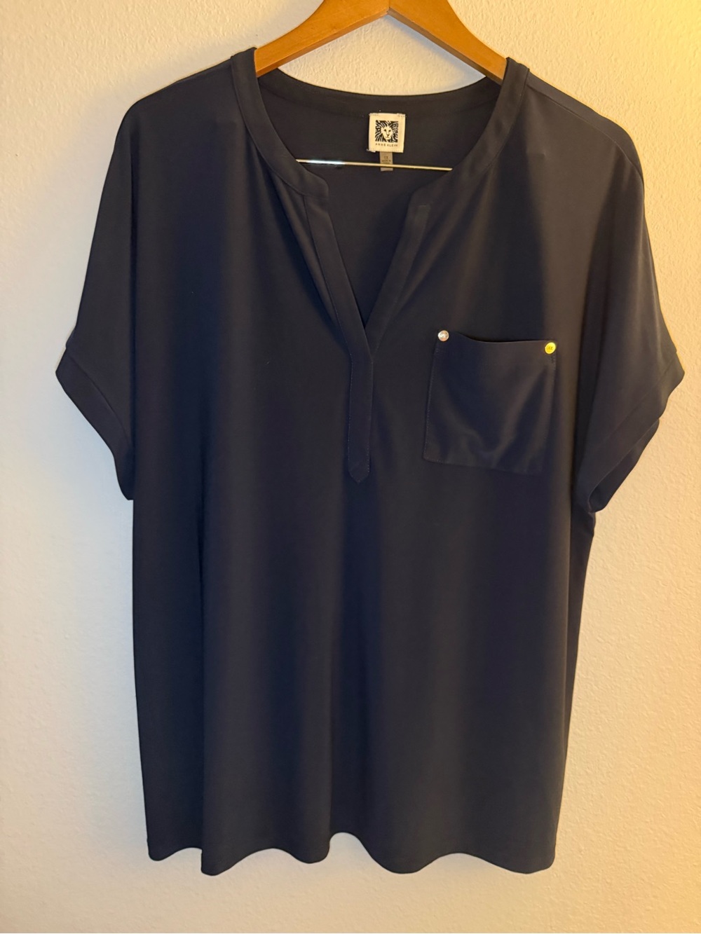 Anne Klein Navy Short-Sleeve Split V-Neck Pocket Blouse
